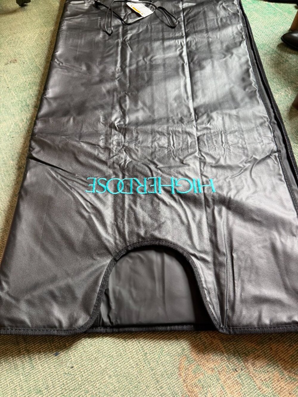 HigherDOSE Infrared Sauna Blanket with Towel Insert - Picture 6 of 6